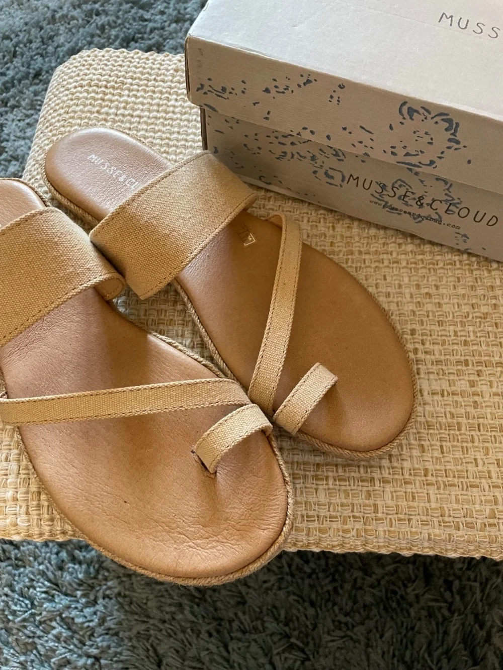 Musse & Cloud Zubeach women’s sandals sz.. 11